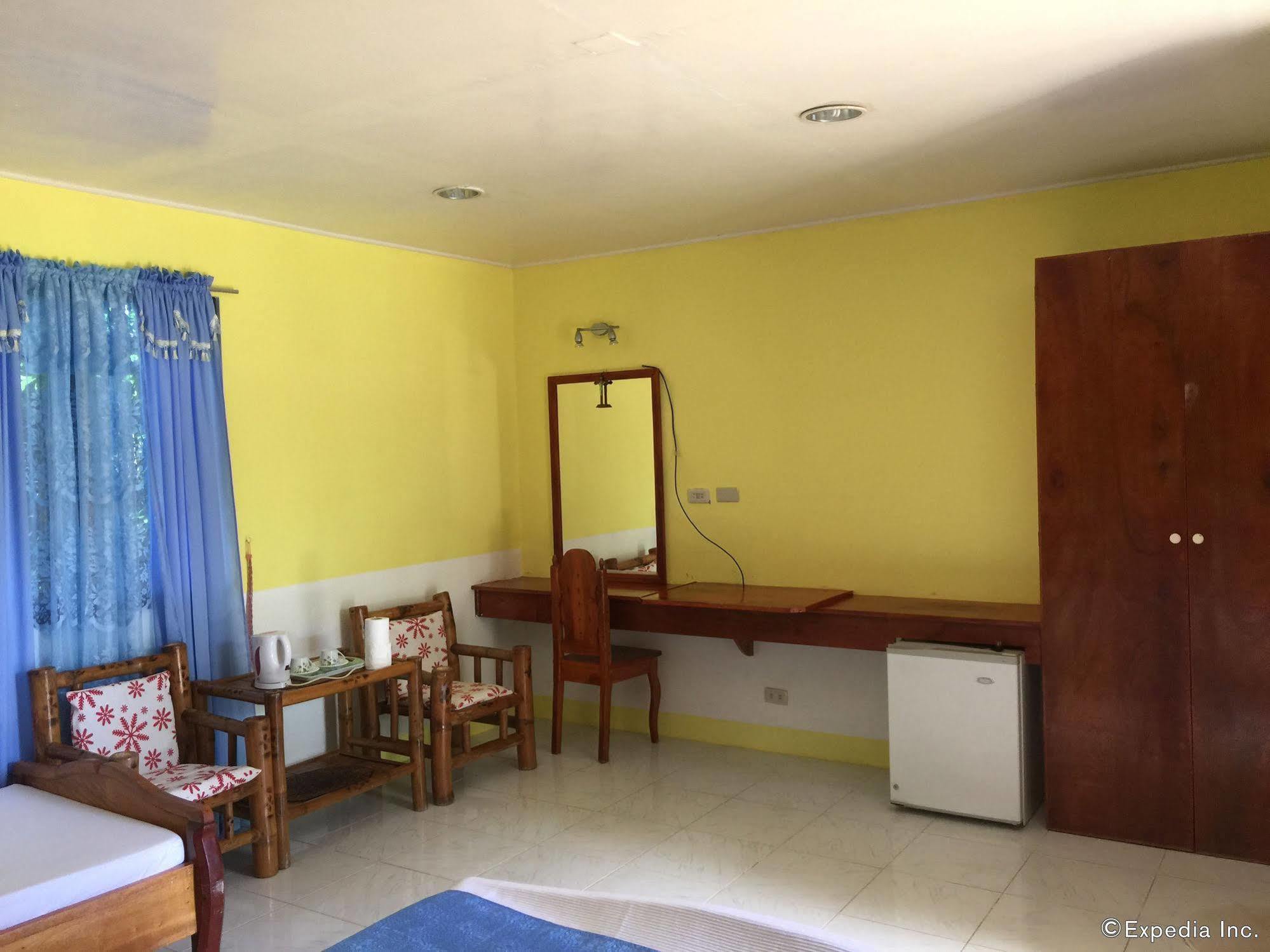 Reddoorz Premium @ Flower Beach Anda Anda  Exterior photo