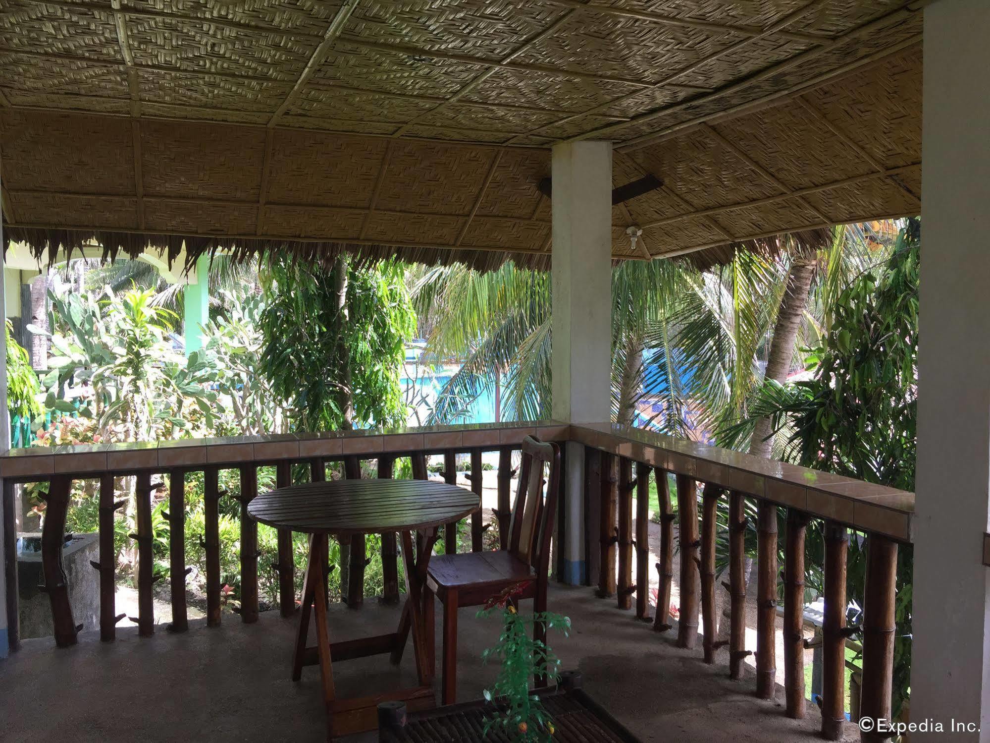 Reddoorz Premium @ Flower Beach Anda Anda  Exterior photo